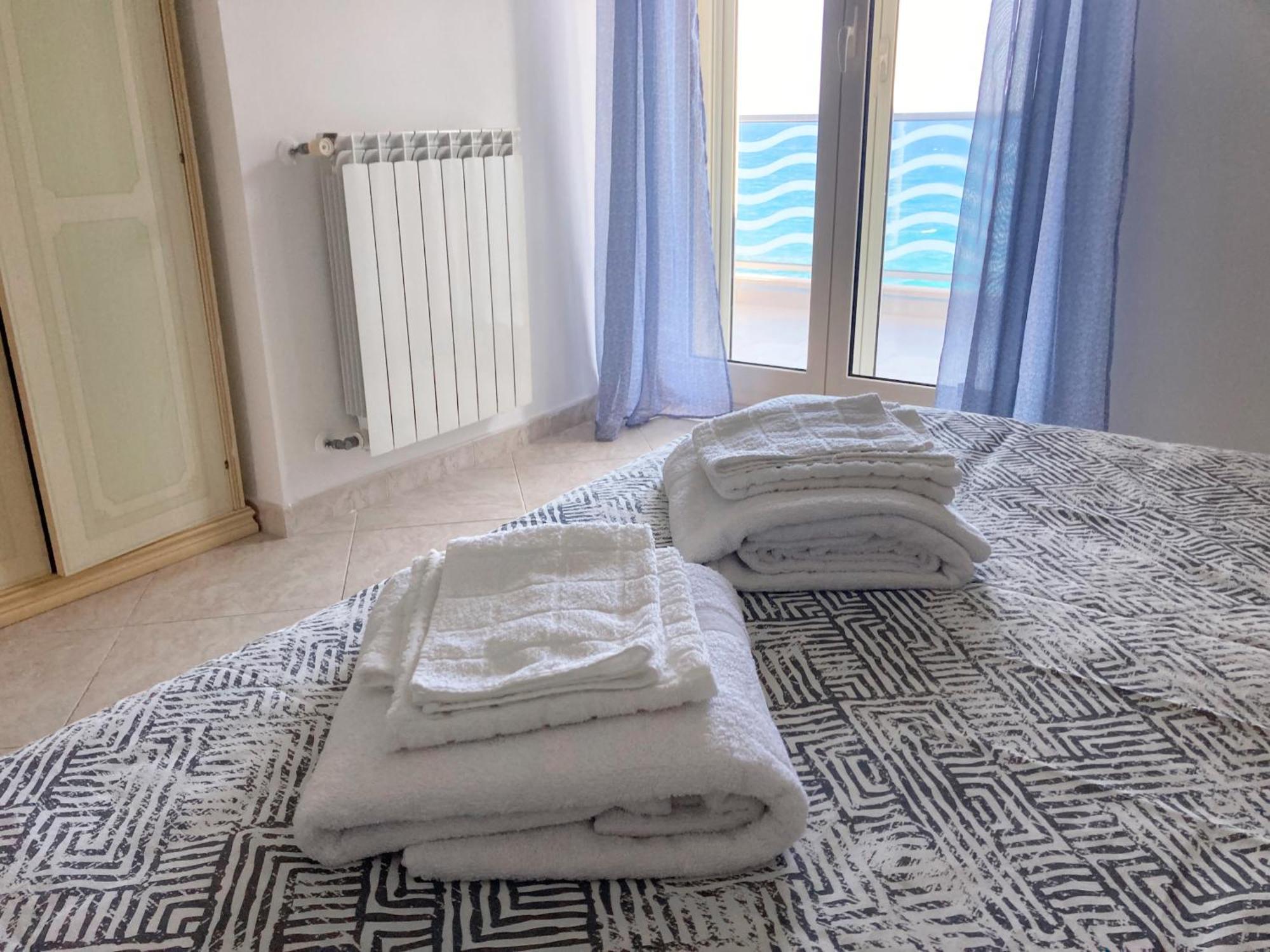 Апартаменти Milu'Seaview Ampia Casa Vista Mare Джовінаццо Екстер'єр фото