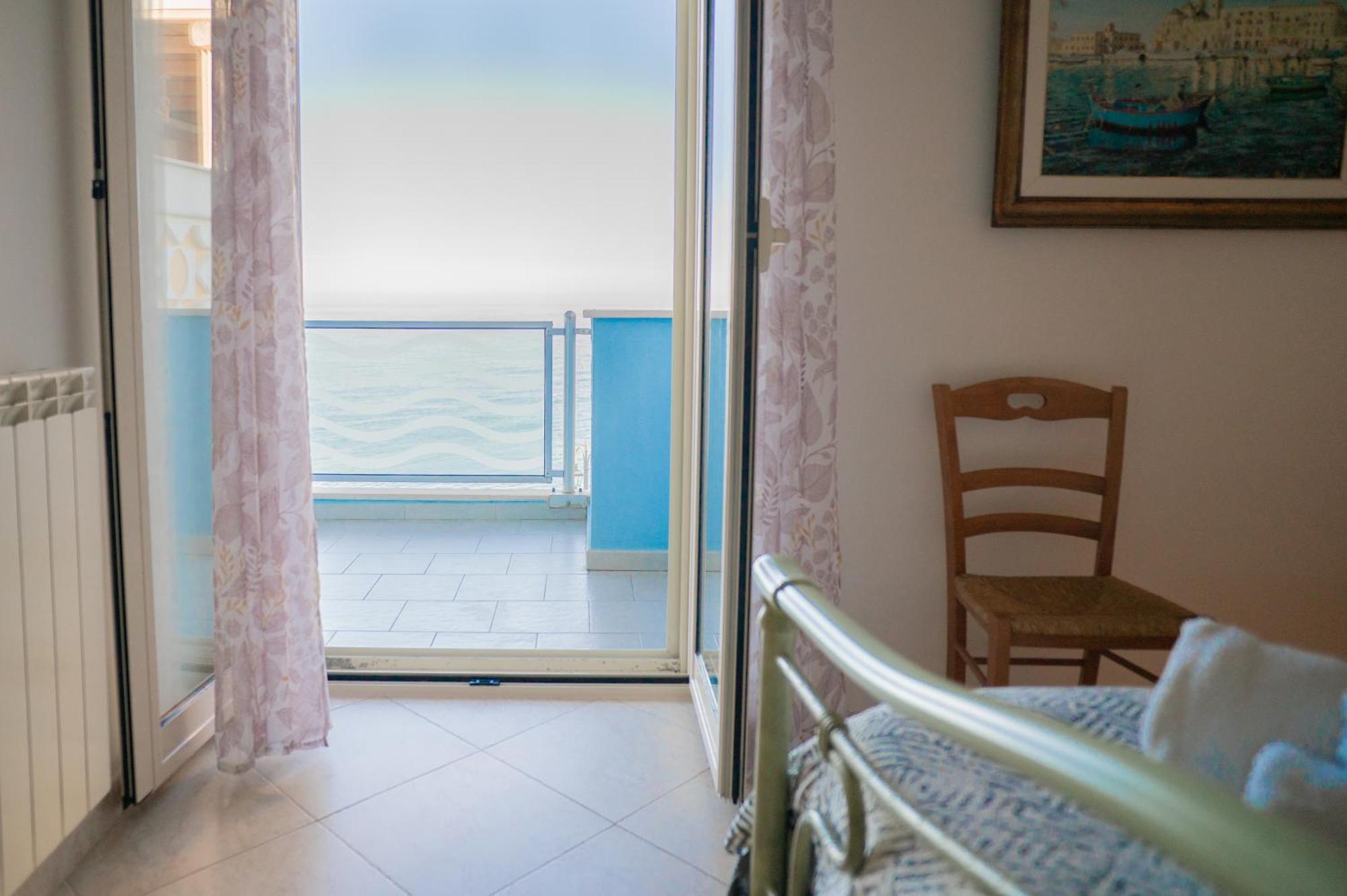 Апартаменти Milu'Seaview Ampia Casa Vista Mare Джовінаццо Екстер'єр фото